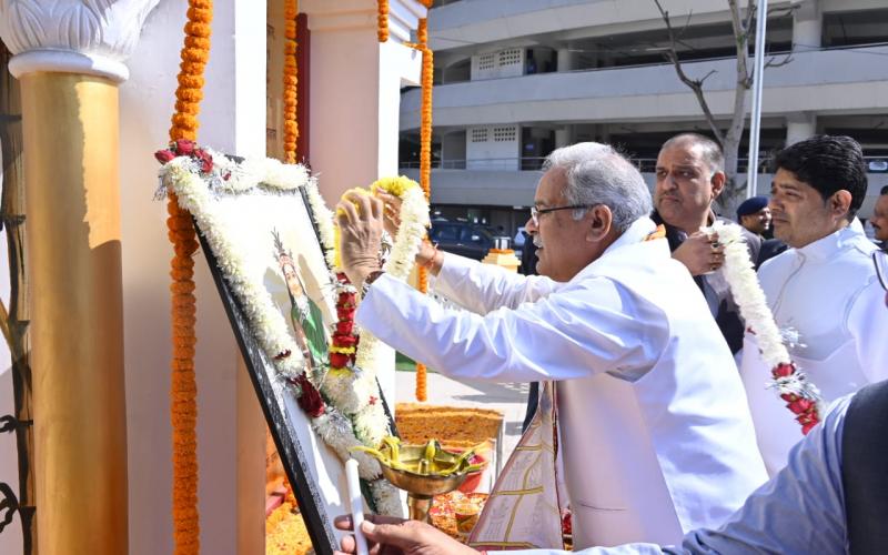 Statue of Chhattisgarh Mahtari, Chief Minister Bhupesh Baghel, Chhattisgarh, Khabargali