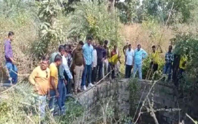Kanker, car missing from NH-30, found fallen in well, Kondagaon, Sapan Kumar Sarkar, wife Rita Sarkar, Vishwajeet Adhikari, Chhattisgarh, Khabargali