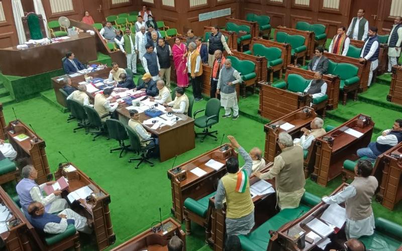 Assembly proceedings adjourned indefinitely due to breaking, reservation, conversion, ruckus, Chief Minister Bhupesh Baghel, MLA, lunch of Millets, Assembly Deputy Speaker, Congress MLA Santram Netam, Chhattisgarh, News, khabargali