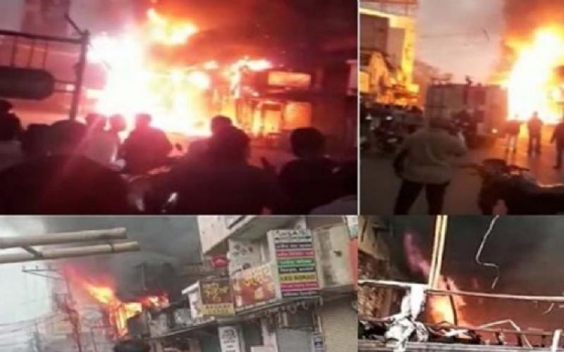 Fierce fire in Raipur market, three shops and godowns gutted   Goods worth lakhs including car-bike burnt to ashes, Chhattisgarh, wedding card shop, electronic goods shop, smoke rising, Maudhapara police station in-charge Nitesh Thakur, Phool Chowk, police and fire brigade, short circuit, chaos,khbargali