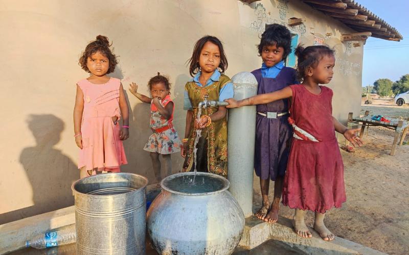 Supply of pure drinking water to the houses of special backward Pando tribe, led by Chief Minister Bhupesh Baghel, Public Health Engineering Minister Guru Rudrakumar, Village Panchayat Umjhar under development block Baikunthpur of Koriya district, Collector Vinay Kumar Langeh, Chhattisgarh, Khabargali