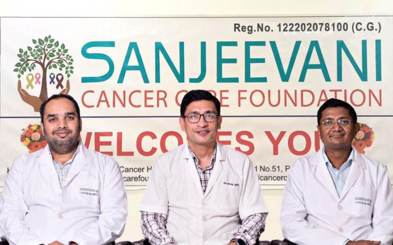 International Child Cancer Day, Hematologist, Hemato-Oncologist Dr. Vikas Goyal, Clinical Oncologist Dr. Aniket Thoke, Medical Oncologist Dr. Rakesh Mishra, Sanjivani Cancer Care Foundation, Raipur, Chhattisgarh,khabargali