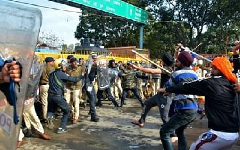 Violent demonstration of Sikhs in Chandigarh, beaten, attacked with swords, vehicles broken, many injured, release of Sikh prisoners, sacrilege case of Guru Granth Sahib, Punjab CM, stone pelting, Qaumi Insaaf Morcha, Punjab Police, DGP Praveer Ranjan,khbargali