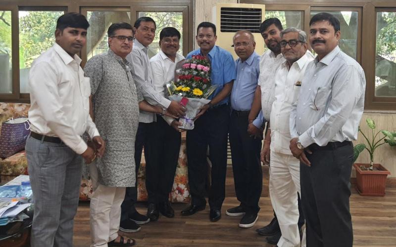 Chief Income Tax Commissioner Veer Virsha Ekka, Raipur Sarafa Association, Advance Tax, Suresh Bhansali, Secretary Deepchand Kotadia, Treasurer Jitendra Golchha, Upadhyay Sunil Soni BL, Joint Secretary Praveen Malu Dilip Tatia, Patron of Association Magelal Malu Salah Kar Samiti Se Uttam Golchha, Raipur  , Chhattisgarh, Khabargali