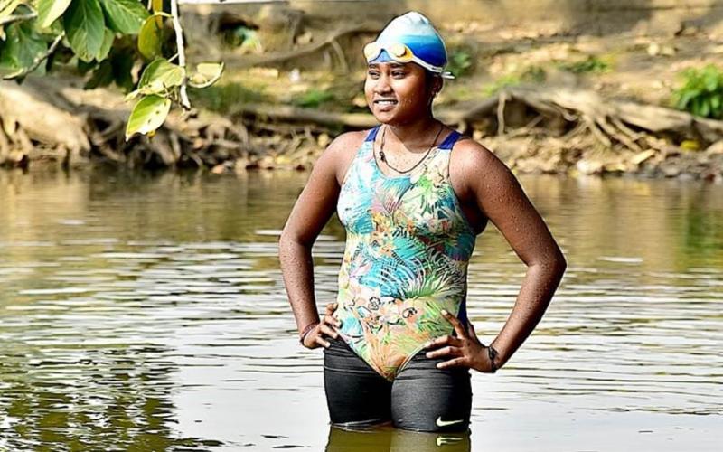 Chandrakala Ojha, Chhattisgarhian daughter, will make Golden Book of World Record by swimming continuously for 8 hours, Khel Gaon, Purai, Bhilai, Dongia Talab, Floating Wings Swimming Academy, Purai, Instructor Om Ojha, news, khabargali