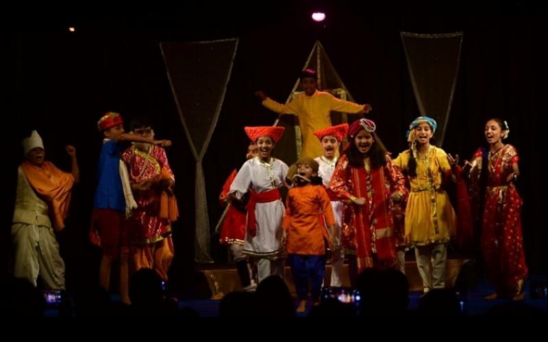 Yogi Spandan Bal Natya Shivir, closing, Janmanch Saddu, children's play Chaupat Raja written by Vijay Tendulkar, Arpita Bedekar, Raipur, Khabargali