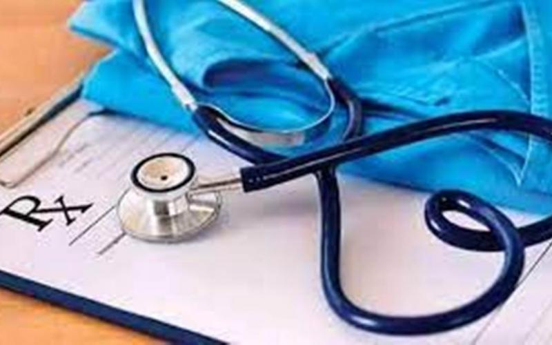 17 doctors were absent in the district hospital, notice was given to all, Barrister Thakur Chedilal Government Hospital, Janjgir, Chhattisgarh, Khabargali