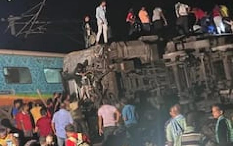 Balasore district of Odisha, Bahananga railway station, Howrah-Chennai Coromandel Express, Bengaluru-Howrah, Superfast Express, fierce collision, death of more than 50 passengers,khabargali