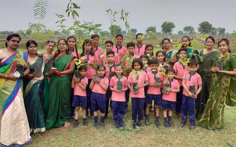 Unique rule to make children aware of the environment in Universal Public School, Saragaon, Extra Marks, Principal RM Bhagat, Chhattisgarh, Khabargali