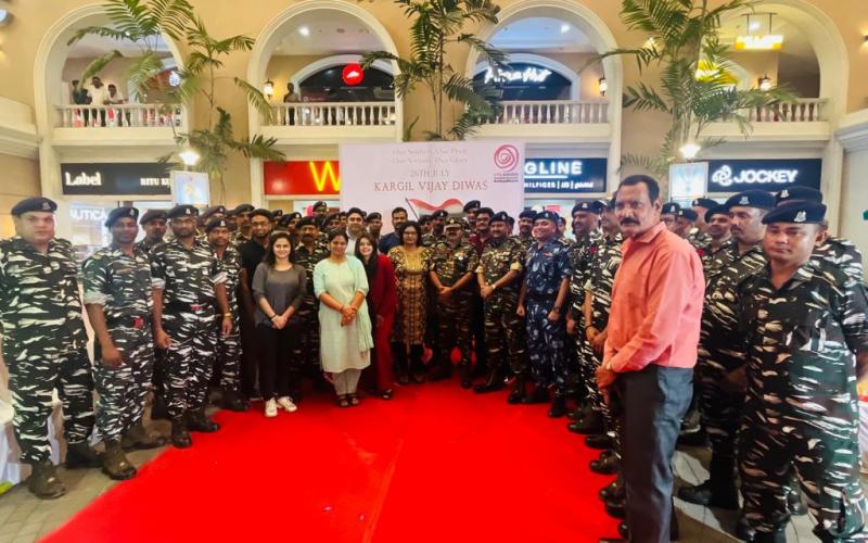 Innovative organization of Kargil Vijay Diwas celebration held at Ambuja Mall, Army soldiers of CRPF Battalion 211 and 65 participated, Chief Manager Pankaj Malik, Raipur, Chhattisgarh, Khabargali