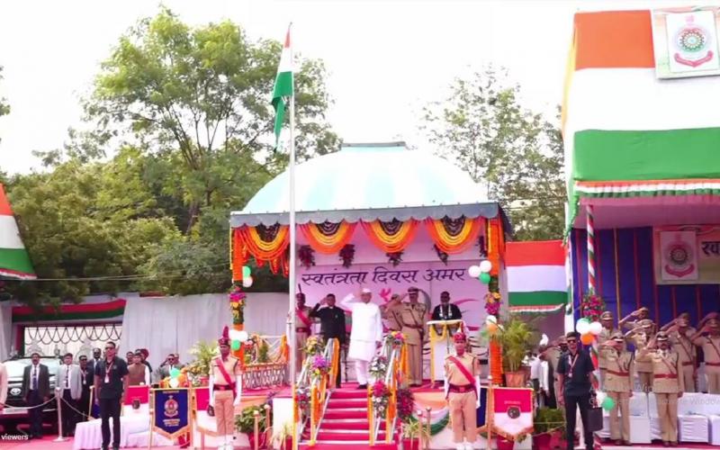 Chief Minister Bhupesh Baghel hoisted the tricolor at the Police Parade Ground, gave 15 important gifts to the people of Chhattisgarh,khabargali