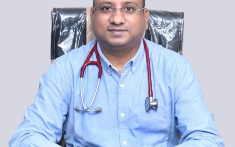 Know the symptoms, treatment and precautions of dengue fever, viral fever or flu like symptoms, Dr. Mahaveer Agarwal, MBBS MD, Medicine Specialist, Tiger or Aedes aegypti infected mosquito bite, Sudden high fever (105 degree) accompanied by chills and shivering,  Severe headache, Pain behind the eyes, Severe joint and muscle pain, Fatigue, Nausea, Frequent vomiting Diarrhea, Skin rash, Nausea,khabargali