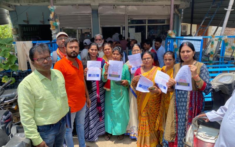 Election in Housing Board Colony in Sejbahar, residents create ruckus over voting Raipur Chhattisgarh News,khabargali