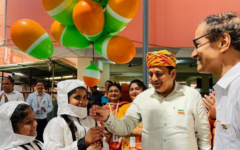 Martyr Ashfaqullah Khan's great grandson hoisted the tricolor flag at Holy Hearts School, S.P.Singh, Principal Mrs. Neepa Chauhan, Raipur, Chhattisgarh,khabargali