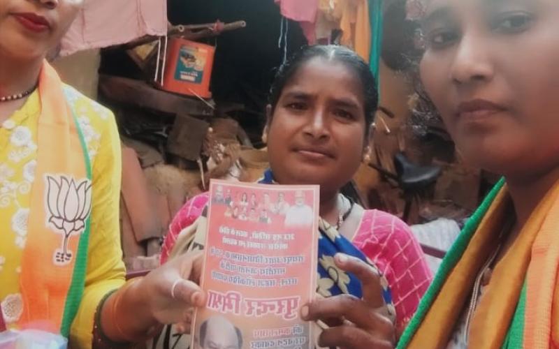 Purandar Mishra, BJP candidate from Raipur North Assembly constituency, handled the front at booth level, door to door survey of voters, Assembly Elections, Chhattisgarh, Khabargali