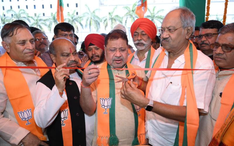 BJP candidate of Raipur North Assembly constituency Purandar Mishra, inauguration of the main election office, MP Sunil Soni, former minister Brijmohan Aggarwal, former minister Chandrashekhar Sahu, BJP election in-charge of North Assembly constituency Dharmendra Singh Tomar, BJP district president Jayanti Patel, senior BJP leader Sachidanand.  Upasane, Rajeev Aggarwal, Ashok Bajaj, Gaurishankar Sriwas, Councilor Dr. Pramod Sahu, Councilor Ram Prajapati, Councilor Vishwadini Pandey, Assembly Elections, Chha