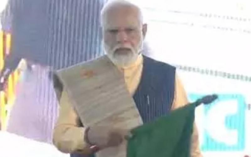 Chhattisgarh Tadoki-Raipur rail service started, PM Modi showed the green flag, gave the gift of projects worth crores of rupees along with Nagarnar Steel Plant, Jagdalpur, Bastar, Prime Minister Narendra Modi (3545), Khabargali