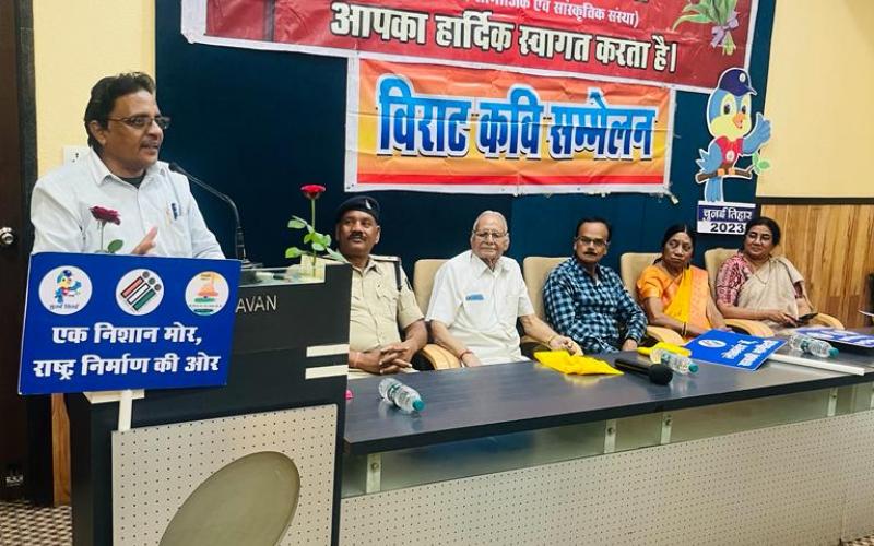 Social and literary organization Vakta Manch, Rajesh Parate, monthly poetry seminar focused on voter awakening and Deepotsav, Raipur, Chhattisgarh, Khabargali.