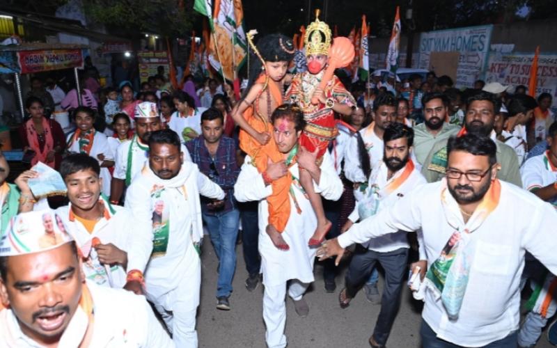 MLA Vikas Upadhyay did public relations by taking Lord Ram and Hanuman along, West MLA Vikas Upadhyay, Chhattisgarh Assembly Elections, Khabargali