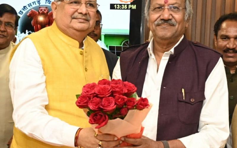 Senior BJP MLA Brijmohan Aggarwal, Assembly Complex, Dr. Raman Singh, Chhattisgarh, Khabargali