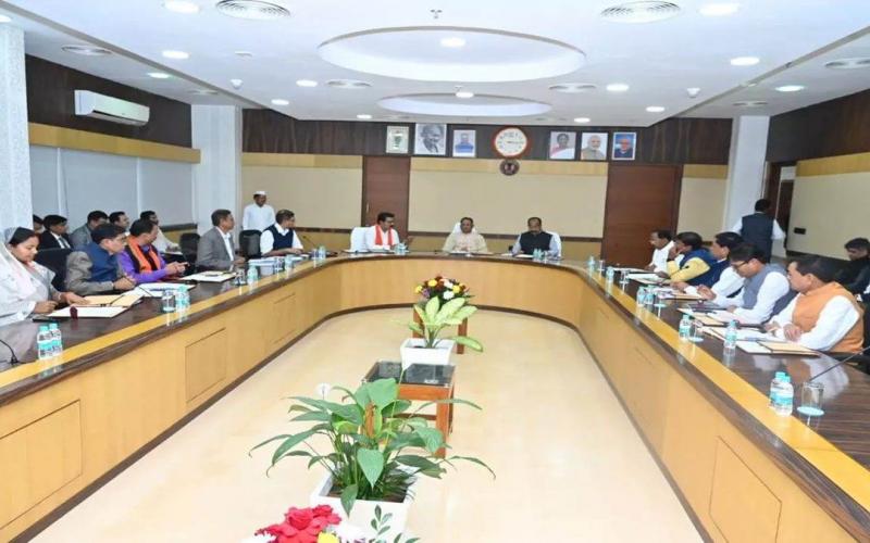 Big decision in the Sai Cabinet meeting, relaxation in age limit in government recruitment increased by five years, Chief Minister Vishnudev Sai Government's fifth meeting of the Council of Ministers at Mantralaya Mahanadi Bhawan, Recruitment in District Police Reservation Cadre of Chhattisgarh Police, Khabargali