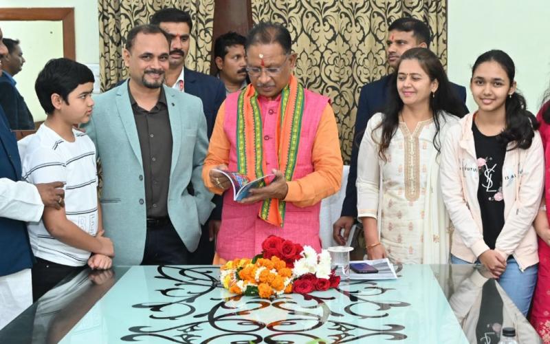 Soham Jaulkar, The Dragon Wars, Story, Book, Chief Minister Vishnudev Sai, Nose-Ear-Throat Specialist Dr. Anuj Jaulkar and Dr. Smita Jaulkar, Rajkumar College, Raipur, Chhattisgarh, Khabargali