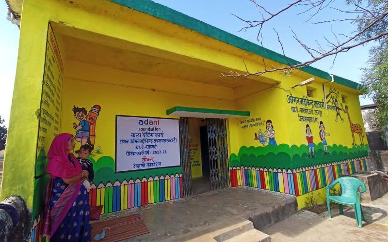 To give modern wings to the imagination of innocent children, Bala painting was done in Anganwadi centers, Adani Foundation is leading in the development of strong infrastructure in the villages of PEKB mine, Chhattisgarh, Khabargali.