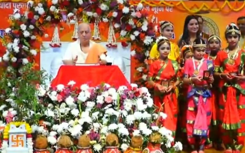 Saint Shri Vijay Kaushal Maharaj in Shri Ram Katha organized at Deendayal Upadhyay Auditorium, Raipur, Chhattisgarh, Khabargali