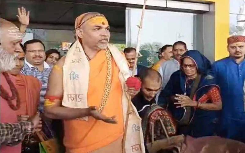 Will demand from Chhattisgarh government to give the status of Rajmata to mother cow - Swami Avimukteshwaranand Saraswati said - Those who vote for parties that kill cows will be guilty of the sin of cow slaughter, Astrologer, Jagatguru Shankaracharya, Swami Avimukteshwaranand Saraswati, Raipur, Chhattisgarh, Khabargali.