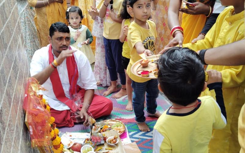 Capital's Sai Simran Society Bhavana Nagar, worshiped Saraswati Mata, Raipur, Chhattisgarh, Khabargali.