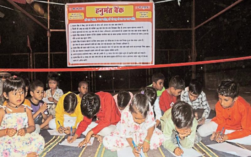 On the day of Hanuman Jayanti in Dhamtari, children inaugurated Hanuman Bank, slips with Ram's name will be deposited, 51 lakh Ram names will be offered after reaching the Shri Ram temple in Ayodhya, Bal Hanuman Samiti in Panchmukhi Hanuman Dham Hanuman temple located at Brahma Chabutara, Dhamtari, Chhattisgarh, Khabargali