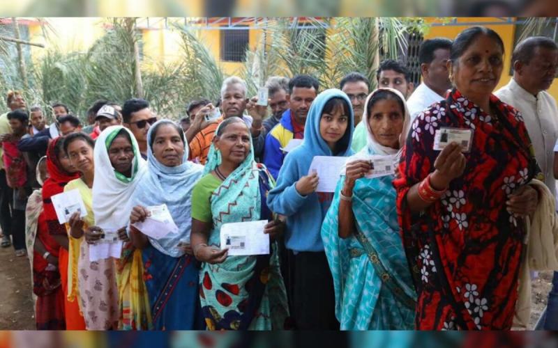 Voting decreased by 2.6% in Bastar, first phase of Lok Sabha elections, UBGL exploded during polling, one Jawan martyred, Assistant Commandant injured due to explosion of pressure bomb of Naxalites, Chhattisgarh, Khabargali