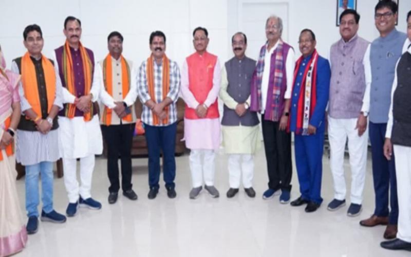 There will be a big reshuffle in the cabinet! Some ministers will be out, some departments will change, complaints have come about some new ministers, there is a discussion about making a minister from one of the four assembly constituencies of the capital, Chhattisgarh, Khabargali
