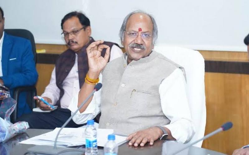 Chhattisgarh Sanskrit Vidya Mandal's dismissal happened in the case of irregularities in the merit list, Education Minister Brijmohan Agarwal formed a three-member high level committee to investigate the irregularities, Secondary Education Board Secretary Pushpa Sahu, Joint Director RP Aditya, Raipur DEO Vijay Kumar, Rakesh Pandey, Chhattisgarh, Khabargali