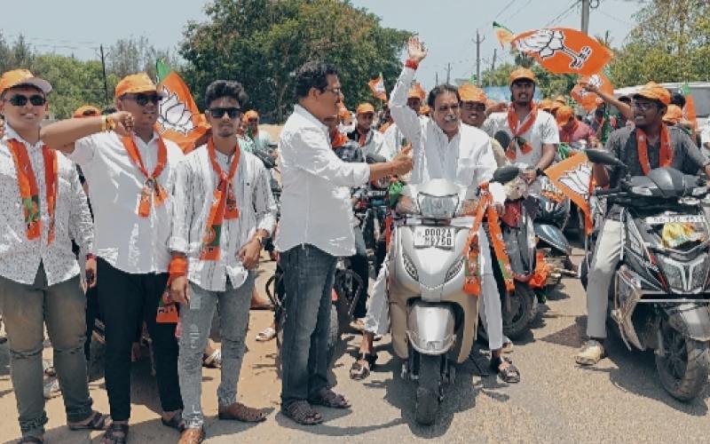 Former minister of Chhattisgarh government and senior BJP MLA Rajesh Munat campaigning for BJP in Puri, Odisha, Khabargali