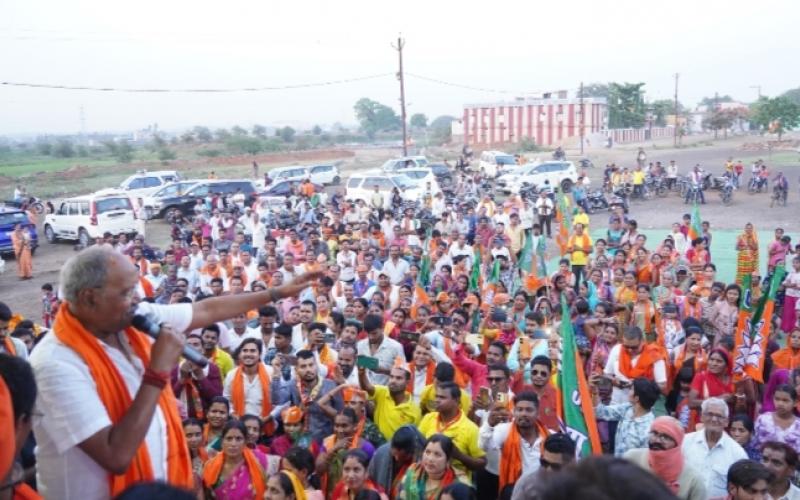 Brijmohan's road show in Raipur Rural Assembly on the last day of Lok Sabha election campaign, Raipur, Chhattisgarh, Khabargali