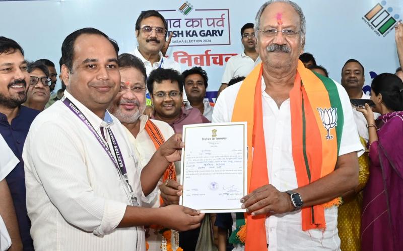 Raipur: BJP candidate Brijmohan Agarwal once again created history on Tuesday in the Lok Sabha elections, defeating the nearest rival Congress candidate Vikas Upadhyay by 5,75,285 votes, Chhattisgarh, Khabargali
