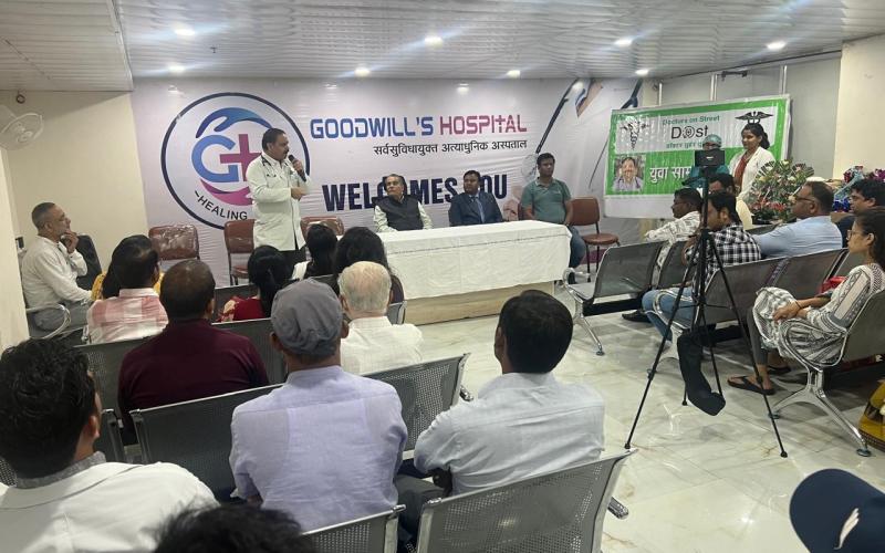 Honoring social workers and doctors on Doctor's Day, Lokayukta's legal advisor Justice Ajit Rajbhanu, Lokayukta Justice T P Sharma, Dr. Satyajit Sahu from Chikitsa Ratna, Dr. H L Chauhan, Dr. Asha Mishra, Dr. Girish Gotiya, Dr. Arpan Jain, Dr. Tanu Tiwari, Dr. Saurabh Barman, Dr. Manish Sahu, Dr. Manish Gupta, Dr. Niranjan Arya, Dr. Srinivas Rao, Dr. Sangeeta Kaushik, Dr. Urvashi Fuljhale, Dr. Shiv Sahu, Dr. Bhagwat, Dr. Narendra, Dr. Sushma Sahare, Dr. Yamin Mohammad, Dr. Fatima Qudsia, Dr. Ashok Sarva, Ra