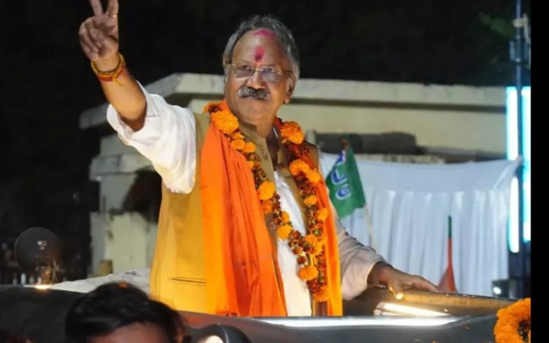 BJP candidate from Raipur Lok Sabha, Brijmohan Agrawal's lead has now crossed 417756, he got 754097 votes. Vikas Upadhyay got 336341 votes, Chhattisgarh, Lok Sabha elections, Khabargali
