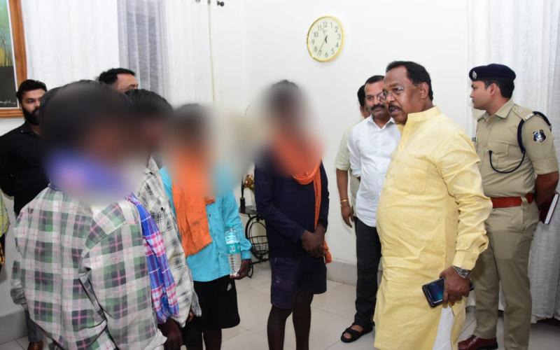 4 young laborers from Chhattisgarh who were held hostage in Rajasthan have returned...  rajasthan news bignews hindinews khabargali 