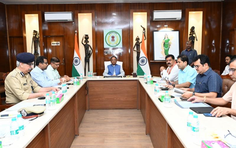 Chief Minister Vishnudev Sai is reviewing the work of Home and Jail Department in his residence office...  cg news cm vishnudev politics news khabrgali 