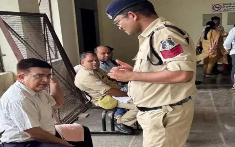 Raipur Breaking: Former IAS Anil Tuteja sent to jail on 14 days judicial remand, Khabargali
