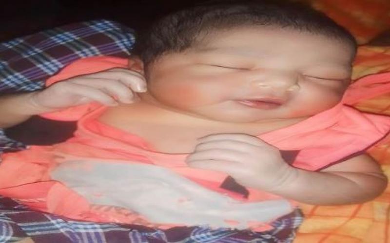  A 24-day-old newborn baby sleeping next to her mother went missing, the incident created panic among the family...  hindinews  latestnews cg bignews   crime news  khabargali   