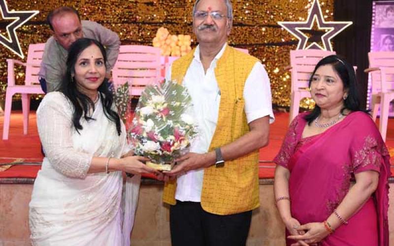 Munni Mahtari of Chhattisgarh gave the gift of breath to a 45-year-old woman from Pune on this International Organ Donation Day, the ninth organ donation took place in the state. 54-year-old woman of Ramkrishna Hospital, Mrs. Munni Gosai saved 5 lives, Raipur, Khabargali
