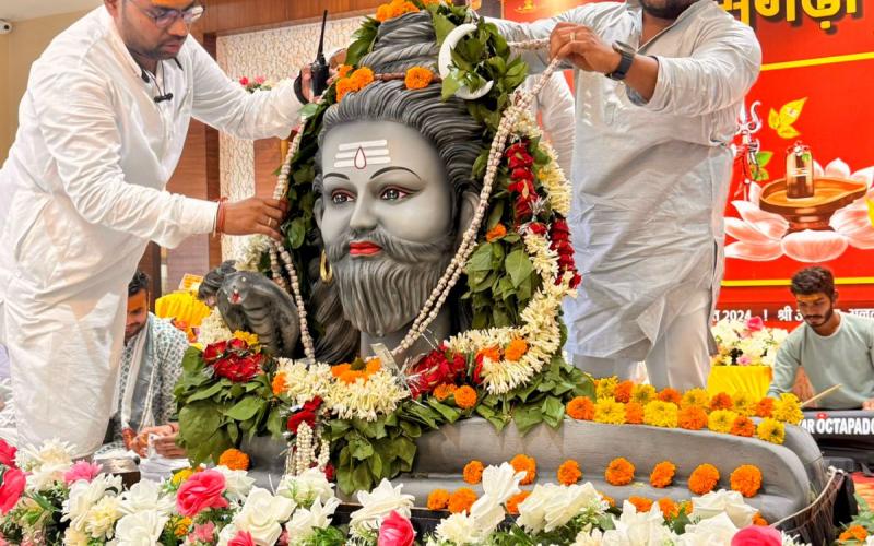 Chhattisgarhi Agrawal Samaj performed 51 Parthiveshwar Rudrabhishek, Sushil Sunny Agrawal, Shri Ashutosh Alka Agrawal Memorial Trust and Chhattisgarhi Agrawal Samaj Raipur unit organised 51 Parthiveshwar Rudrabhishek in Shivamay Sawan Abhanpur, Khabargali