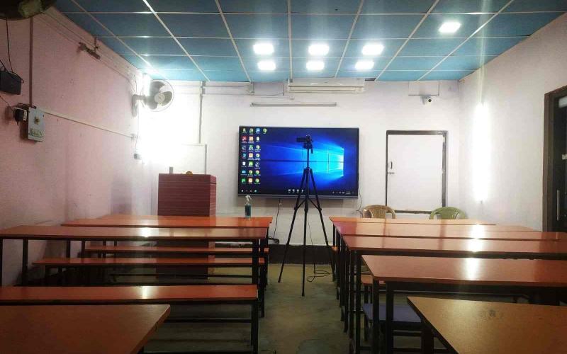 Administration on alert in Janjgir-Champa, coaching center was being operated in sealed basement...  hindinews cg news  bignews khabargali 