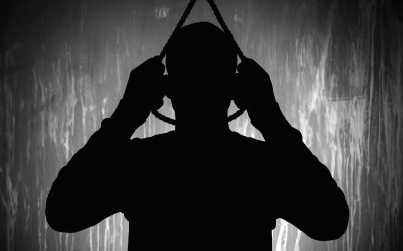 PWD employee's dead body found hanging   These 7 people were accused of harassing and demanding Rs 2 lakh... Cg news hindi news latest news khabargli 