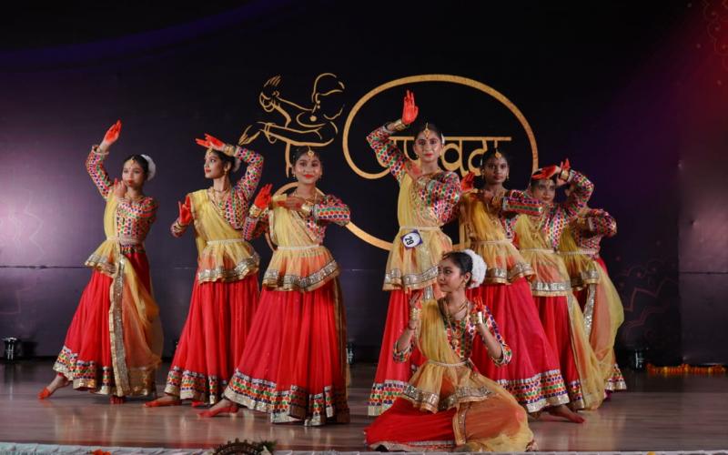 Children of Mona School Sarangarh created a buzz in the National Level Pranavam Festival, Toshi Gupta was honoured with Guru Vashisht Samman, Chhattisgarh, Khabargali