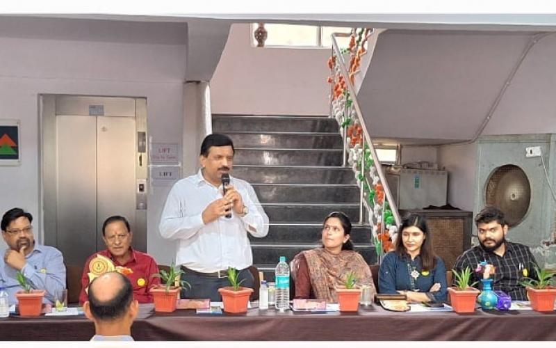 Make eye donation a family tradition: Dr. Dinesh Mishra, Health camp organised at Ramakrishna Educational Institute during National Eye Donation Fortnight, Dr. Mishra Foundation creates awareness for eye donation, President of Superstition Eradication Committee, senior eye specialist Dr. Dinesh Mishra, Raipur, Chhattisgarh, Khabargali