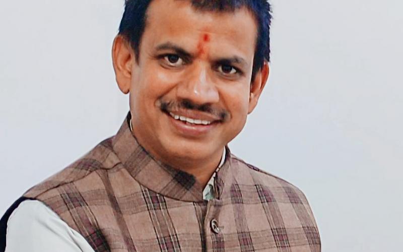 In view of the festive season, the government should immediately deploy traffic police and security police forces at all the squares and intersections from Kotwali to Mahadev Ghat area, Manoj Singh Thakur, Advocate, Congress leader, Raipur, Chhattisgarh, Khabargali